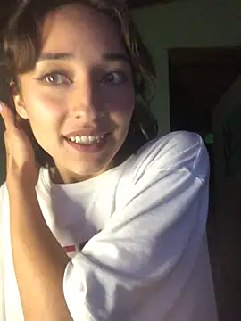 Snapshot of NickiYoung chatting on 01.05.25 NickiYoung online show from 01.05.25