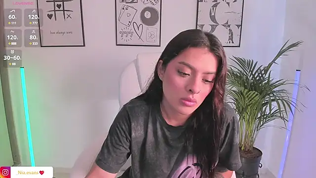 NiiaEvanss online show from 03.21.25