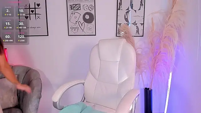 NiiaEvanss online show from 10.04.25