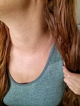 Snapshot of AliceRuivinha2 chatting on 10.28.25 AliceRuivinha2 online show from 10.28.25