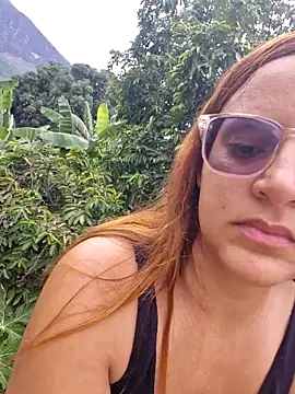 Snapshot of AliceRuivinha2 chatting on 11.19.25 AliceRuivinha2 online show from 11.19.25