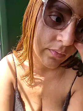 Snapshot of AliceRuivinha2 chatting on 11.26.25 AliceRuivinha2 online show from 11.26.25