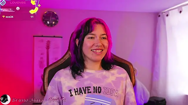 Snapshot of _zephyr_ chatting on 09.28.25  zephyr  online show from 09.28.25