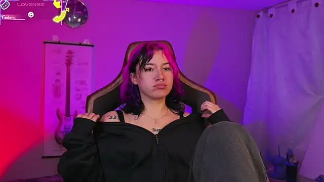 Snapshot of _zephyr_ chatting on 10.02.25  zephyr  online show from 10.02.25