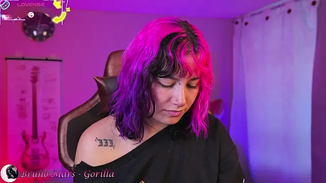 Snapshot of _zephyr_ chatting on 10.25.25  zephyr  online show from 10.25.25