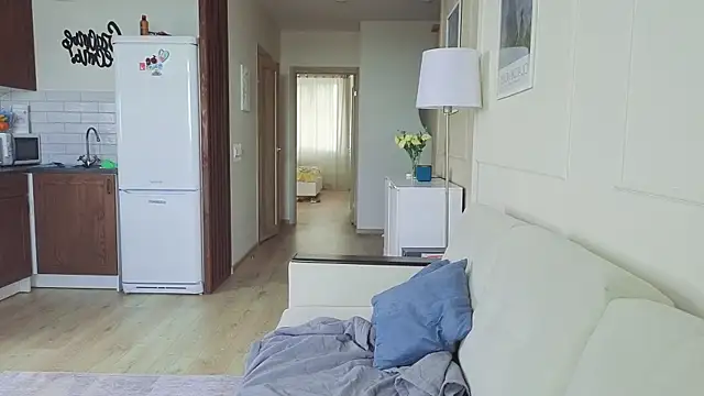 Snapshot of KristineEsme chatting on 09.11.25 KristineEsme online show from 09.11.25