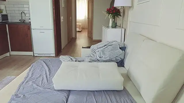 Snapshot of KristineEsme chatting on 10.12.25 KristineEsme online show from 10.12.25