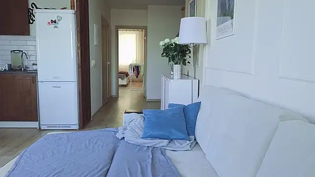 Snapshot of KristineEsme chatting on 10.26.25 KristineEsme online show from 10.26.25