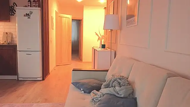 Snapshot of KristineEsme chatting on 11.25.25 KristineEsme online show from 11.25.25