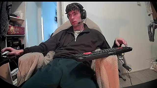 onesieboyx online show from 01.31.25