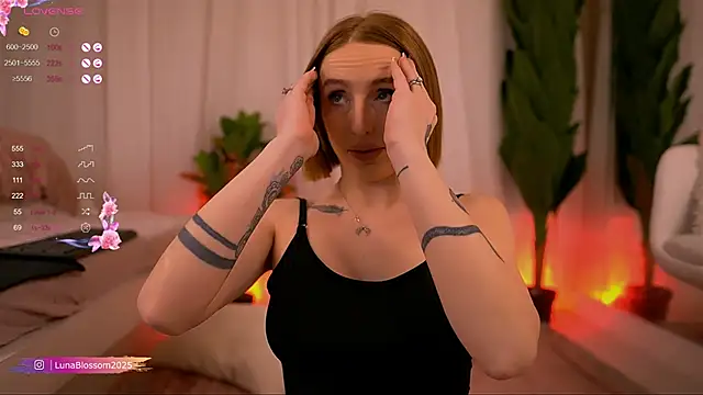 LunaBlossomX online show from 03.05.25