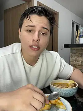 Snapshot of Thom_Ohtani chatting on 01.07.25 Thom Ohtani online show from 01.07.25