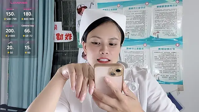 Snapshot of 22ov0 chatting on 09.24.25 22ov0 online show from 09.24.25