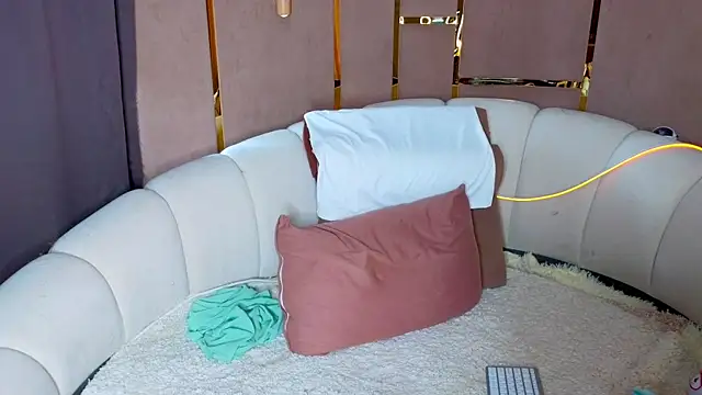 emilytrays online show from 05.12.26