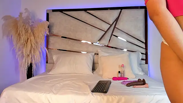 ssofijohnsonx online show from 01.08.25