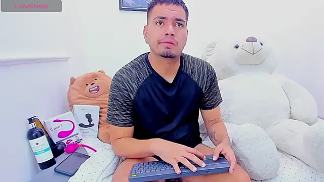 EnriquevillaF online show from 02.22.25