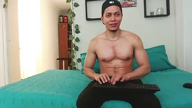 Snapshot of mike_rolly_hot chatting on 09.22.25 mike rolly hot online show from 09.22.25