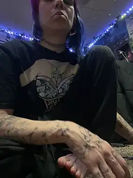 Snapshot of trashbrat chatting on 05.17.26 trashbrat online show from 05.17.26
