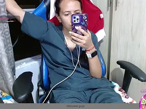 Danielagomez33 online show from 04.11.26