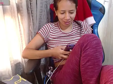 Danielagomez33 online show from 04.14.26