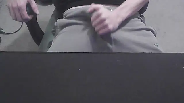 Snapshot of LoveFun02 chatting on 12.01.25 LoveFun02 online show from 12.01.25