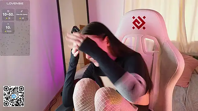 Snapshot of mon_lola chatting on 01.21.25 mon lola online show from 01.21.25