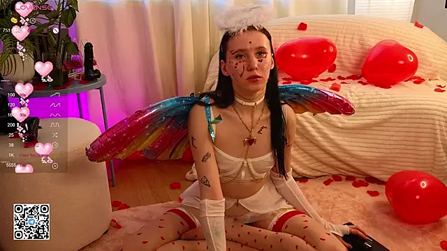 Snapshot of mon_lola chatting on 02.14.25 mon lola online show from 02.14.25