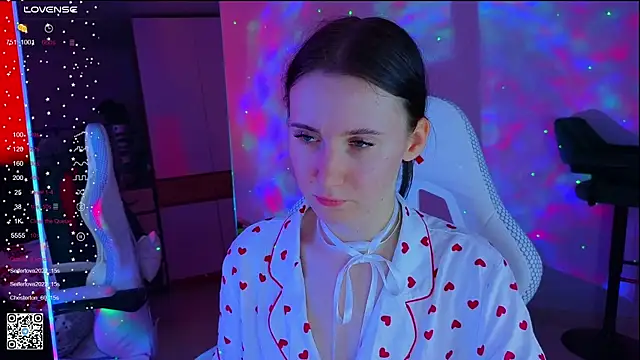 Snapshot of mon_lola chatting on 03.10.25 mon lola online show from 03.10.25