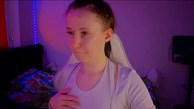 Snapshot of mon_lola chatting on 03.15.25 mon lola online show from 03.15.25