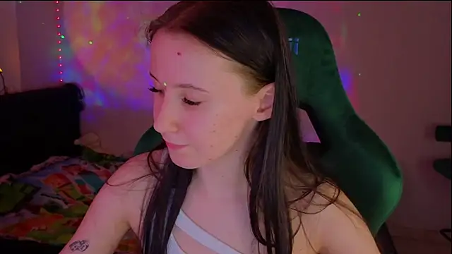 Snapshot of mon_lola chatting on 03.16.25 mon lola online show from 03.16.25