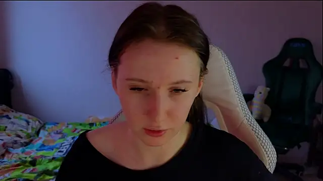 Snapshot of mon_lola chatting on 03.17.25 mon lola online show from 03.17.25