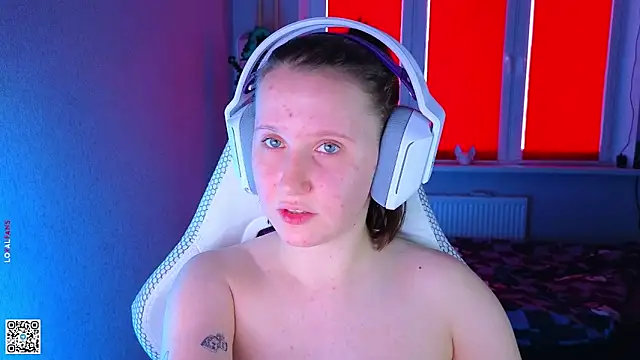 Snapshot of mon_lola chatting on 09.16.25 mon lola online show from 09.16.25