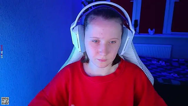 Snapshot of mon_lola chatting on 10.14.25 mon lola online show from 10.14.25