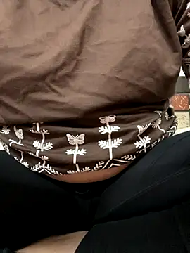 Snapshot of Red-Magic-25 chatting on 11.20.25 Red-Magic-25 online show from 11.20.25