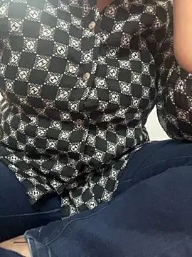 Snapshot of Red-Magic-25 chatting on 11.22.25 Red-Magic-25 online show from 11.22.25