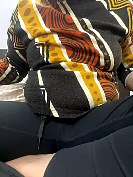 Snapshot of Red-Magic-25 chatting on 11.23.25 Red-Magic-25 online show from 11.23.25