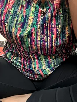 Snapshot of Red-Magic-25 chatting on 11.28.25 Red-Magic-25 online show from 11.28.25