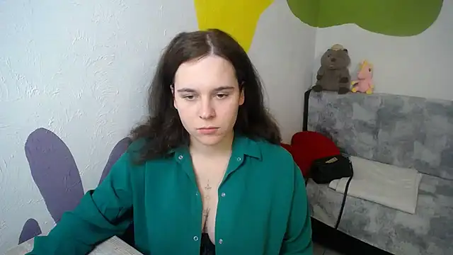 mini girly online show from 10.31.25