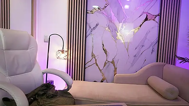 Emma Walkerr  online show from 04.07.26