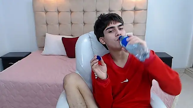 Tommy18   online show from 01.15.25