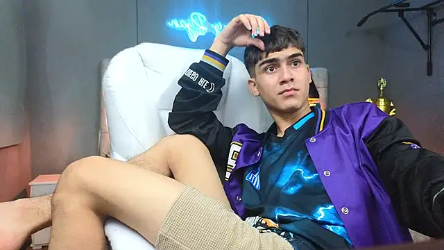 Tommy18   online show from 02.14.25