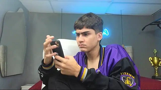 Tommy18   online show from 02.27.25