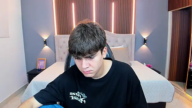 Tommy18   online show from 12.04.25