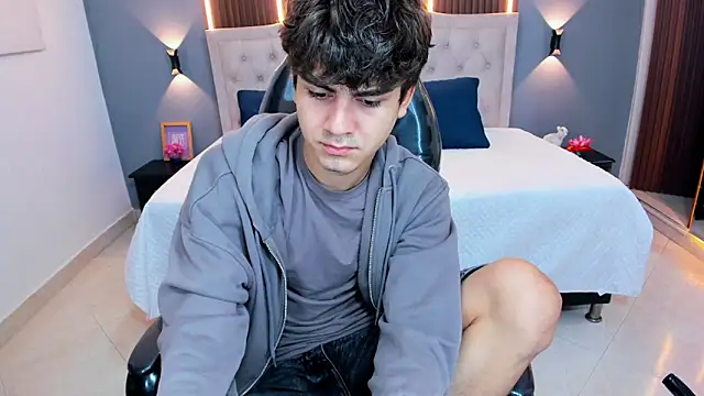 Tommy18   online show from 04.11.26