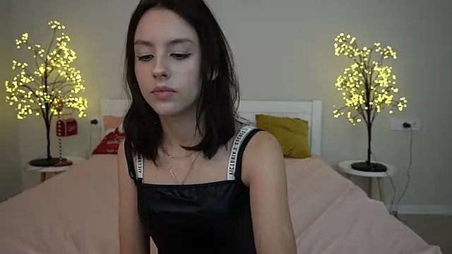 Snapshot of AnnaElys chatting on 02.06.25 AnnaElys online show from 02.06.25