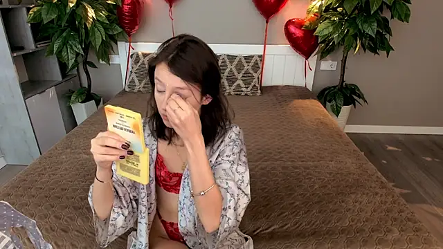 Snapshot of AnnaElys chatting on 02.14.25 AnnaElys online show from 02.14.25