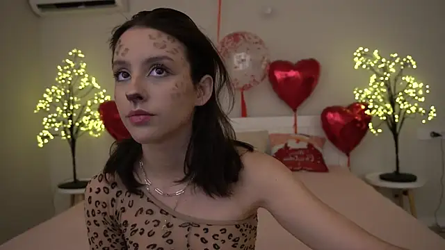 Snapshot of AnnaElys chatting on 02.18.25 AnnaElys online show from 02.18.25