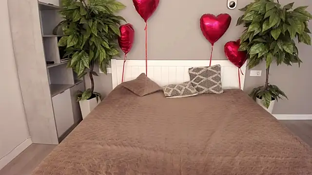 Snapshot of AnnaElys chatting on 02.20.25 AnnaElys online show from 02.20.25