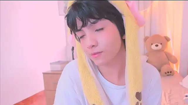 AllanYong18 online show from 12.21.25