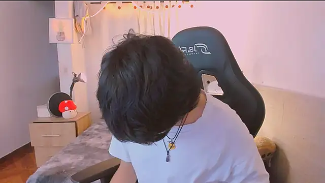 AllanYong18 online show from 04.05.26